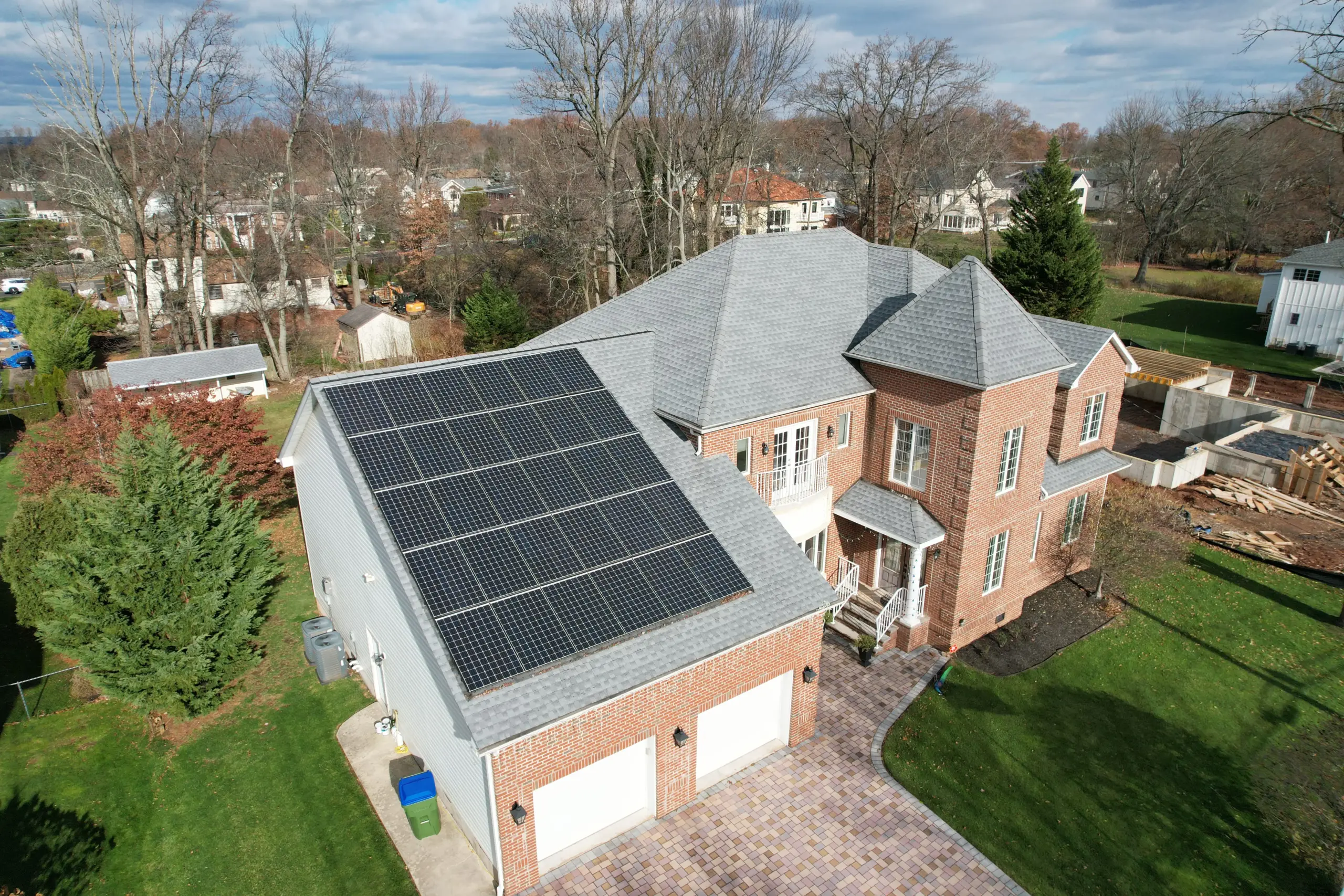 Can Residential Solar Panels Be Installed on the Mixed Roof Design of My Edison Home?